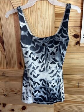 Lululemon Black & White Women’s Tank Top
